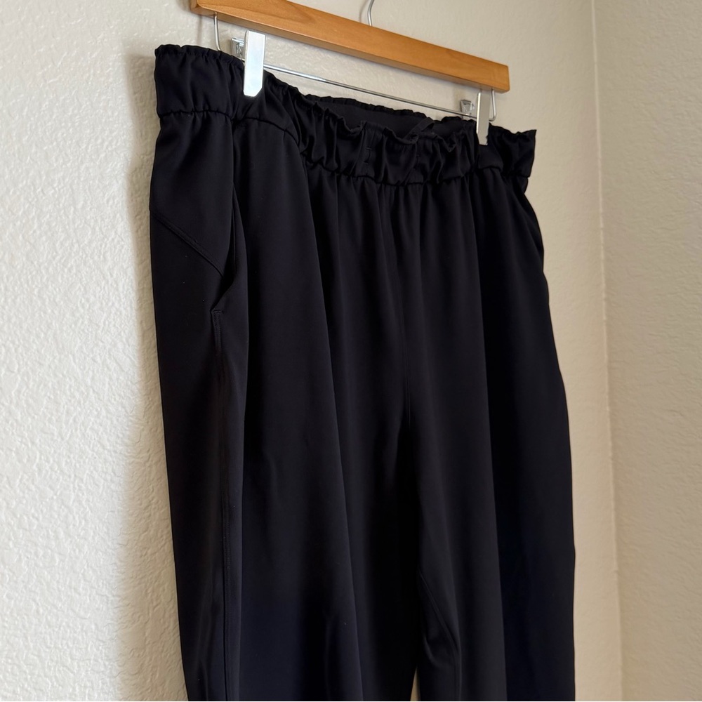 Lululemon Keep Moving High Rise Full Length Relaxed Fit Pant in Black, Size 14 - Picture 5 of 14